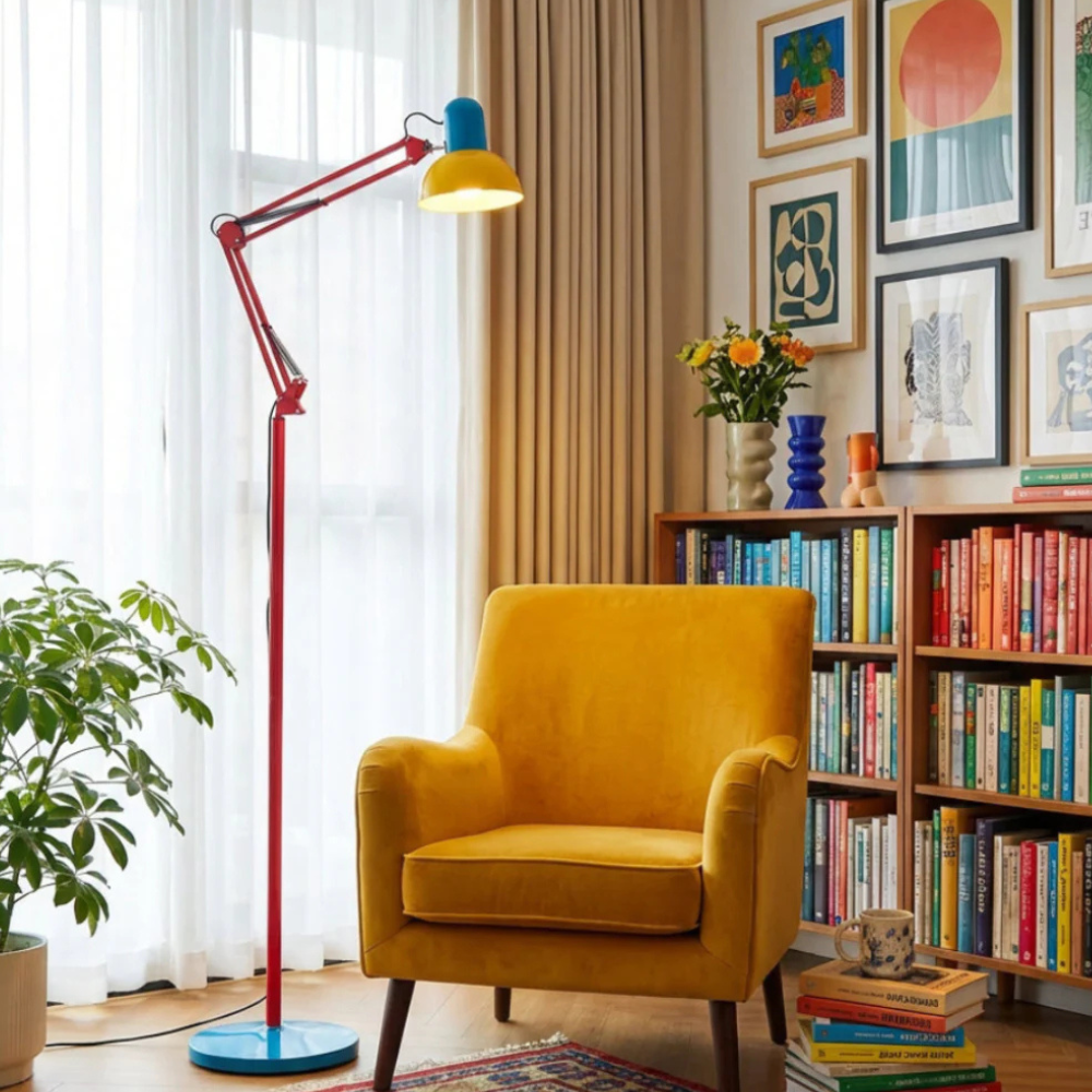 Lámpara de pie moderna y vibrante, ajustable para iluminación interior de sala.