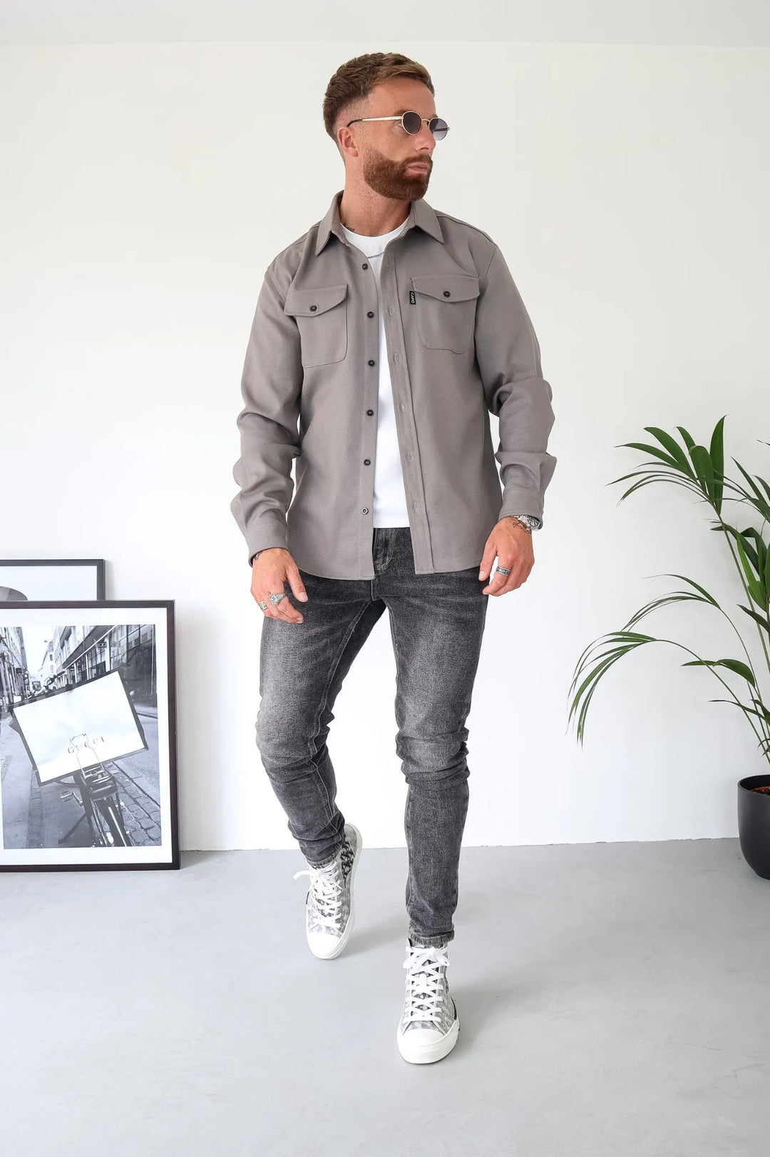 Sobrecamisa hombre IVAR, chaqueta versátil para capas. Estilo casual y funcional para ropa masculina urbana.