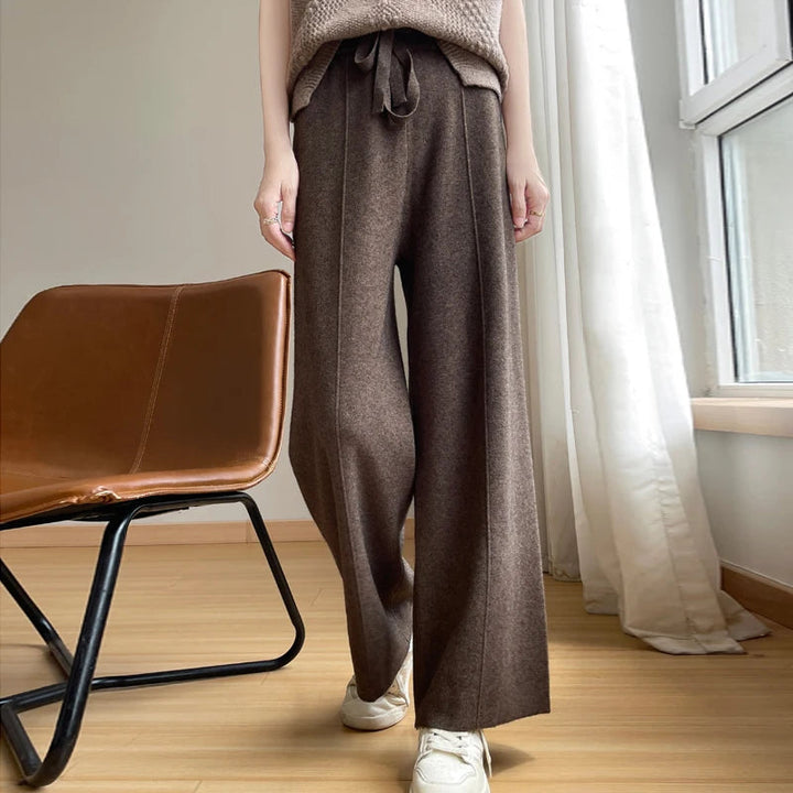 Pantalones anchos relaxed para hombre, ideales para un estilo casual cómodo y moda masculina actual.
