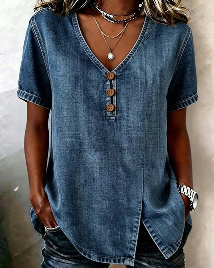 Blusa de mezclilla moderna para mujer con escote V, botones frontales y manga corta, ideal para ropa casual de verano.