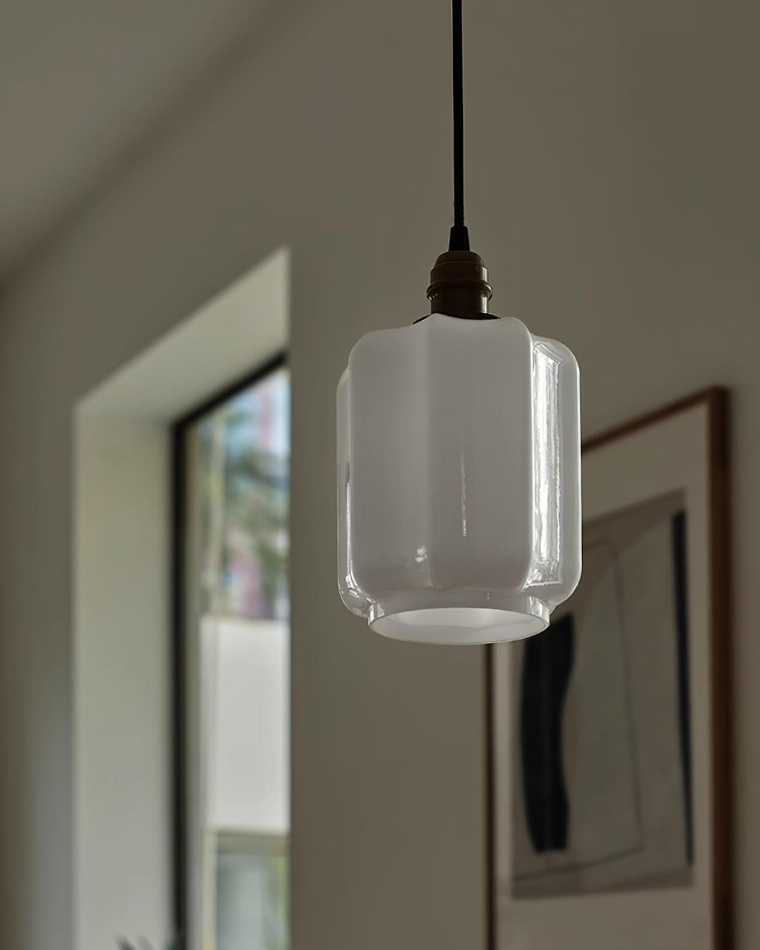Iluminación contemporánea: lámpara colgante de cristal blanco, estilo nórdico, latón, decoración hogar.