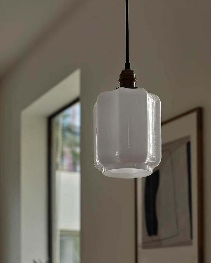 Iluminación contemporánea: lámpara colgante de cristal blanco, estilo nórdico, latón, decoración hogar.