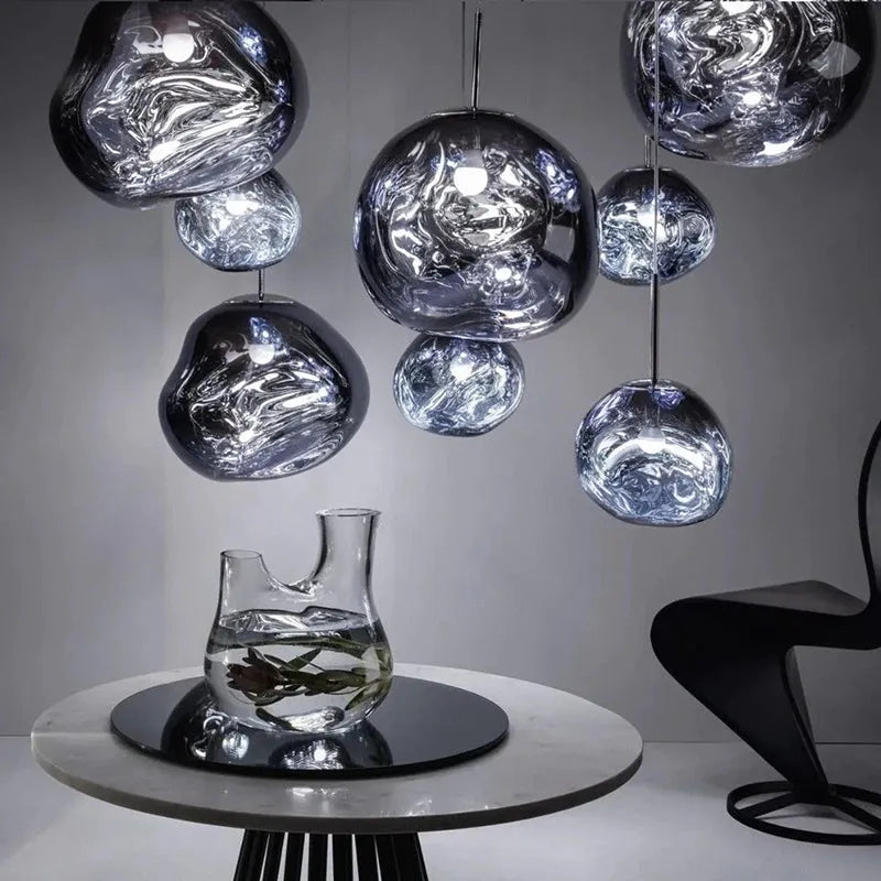 Lámpara de techo colgante para comedor o sala, diseño contemporáneo con fascinante efecto lava. Ambiente acogedor.