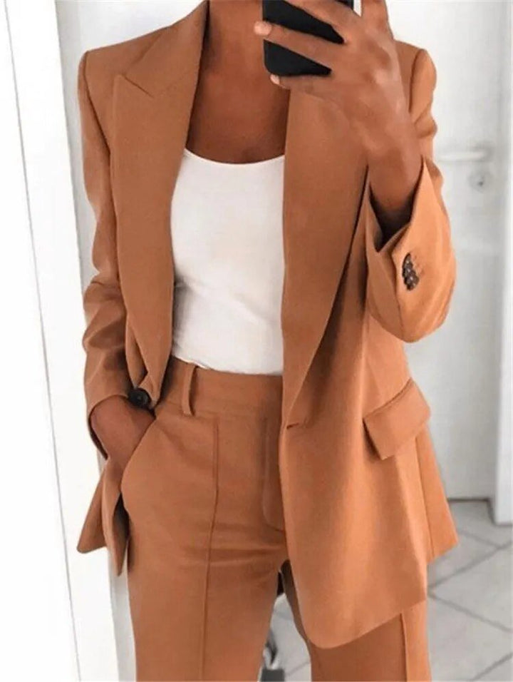 Traje formal MILÉNA: blazer entallado y pantalón a juego. Conjunto elegante para eventos y oficina femenina.