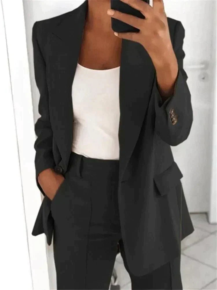 Blazer entallado MILÉNA para mujer. Ideal para ropa de oficina y un look profesional en moda femenina.