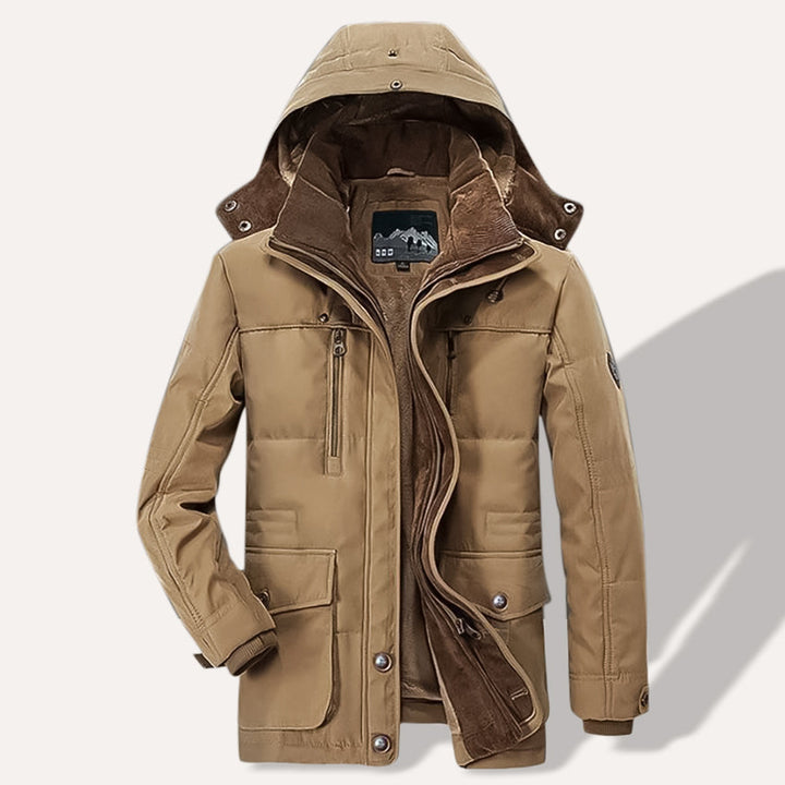Parka de invierno para hombre, diseño que maximiza confort y calidez en el frío.