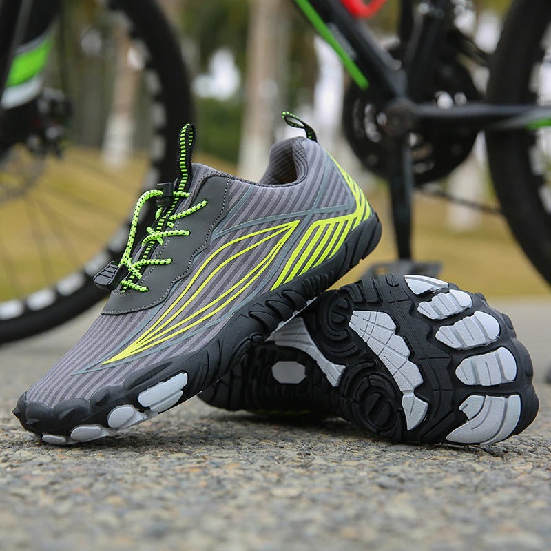 Calzado ciclismo para hombres, diseño moderno y ajuste ergonómico, ideal para carretera.