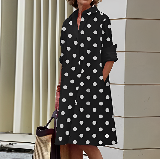Vestido camisero oversize con botones, cuello clásico. Moda femenina, estilo casual y elegante.