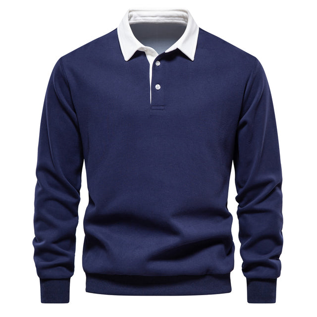 Primer plano de cuello contraste en polo de manga larga para hombre, mostrando calidad y estilo masculino.
