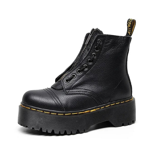 Botas negras de mujer con suela gruesa y plataforma. Calzado moderno, cómodo y versátil para otoño/invierno.