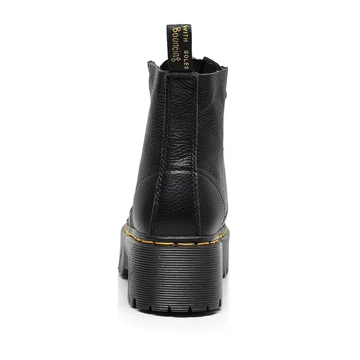 Botas de plataforma negras para mujer, suela gruesa que aporta estilo y confort. Calzado femenino casual y versátil.