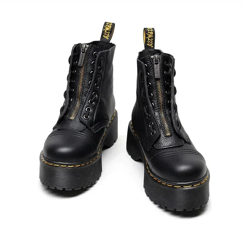 Calzado femenino: botas modernas con suela gruesa para mujer. Tendencia de moda invierno-otoño, estilo versátil y urbano.