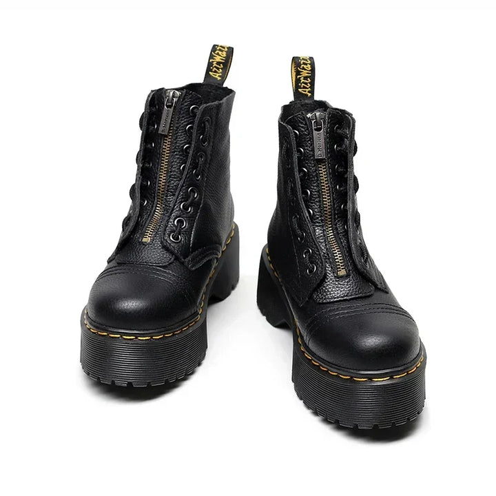 Calzado femenino: botas modernas con suela gruesa para mujer. Tendencia de moda invierno-otoño, estilo versátil y urbano.