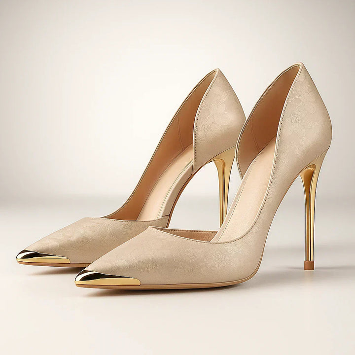 Zapatos de tacón alto para mujer, de satén con detalle de punta dorada, perfectos para fiestas y moda nocturna.