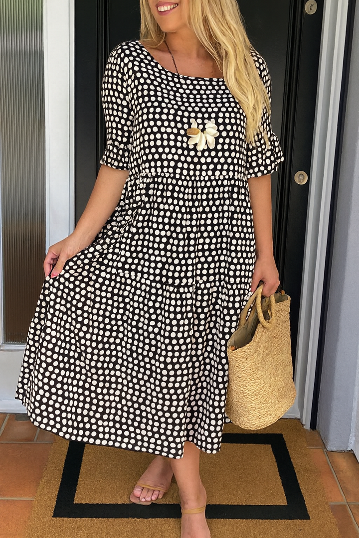 Vestido elegante midi de lunares para mujer. Silueta fluida y versátil, perfecto para cualquier ocasión.