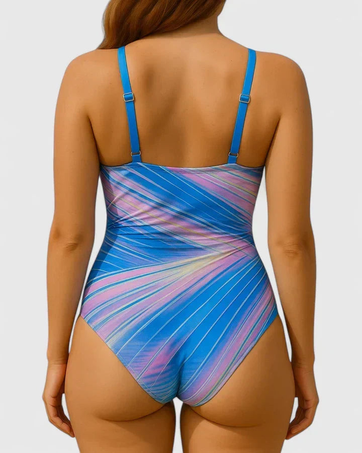 Traje de baño de mujer con estampado de rayas, escote V y efecto moldeador. Estilo veraniego chic.
