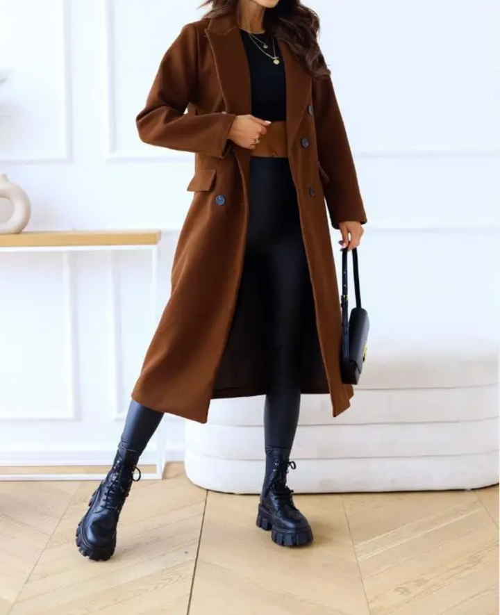 Abrigo invernal femenino, doble botonadura, largo, ideal para proteger del frío.