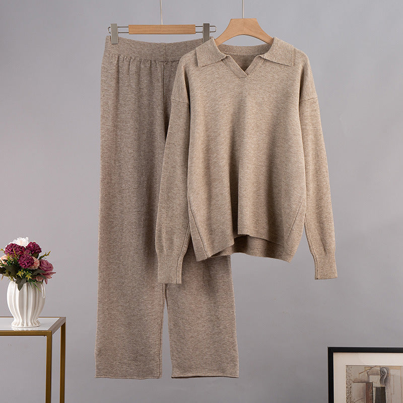 Conjunto de punto suave para mujer. Ropa cómoda de otoño invierno: jersey y pantalón para un look relajado.