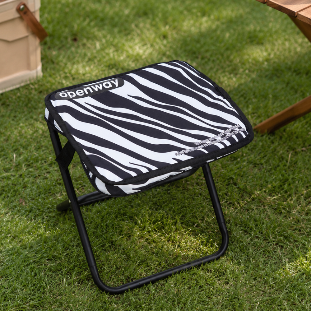 Taburete plegable y compacto para viajes y aventuras al aire libre. Comodidad asegurada.