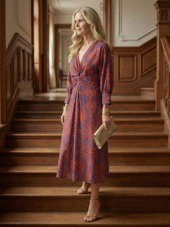Vestido midi elegante mujer, corte cruzado moderno y cintura ajustada para moda femenina.