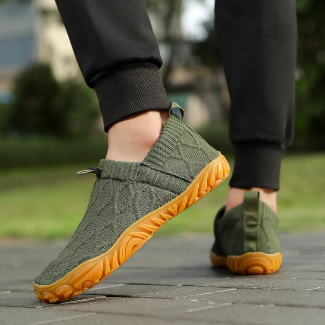 Zapatillas de senderismo barefoot unisex con suela antideslizante. Puntera ancha para confort en trail y caminos.