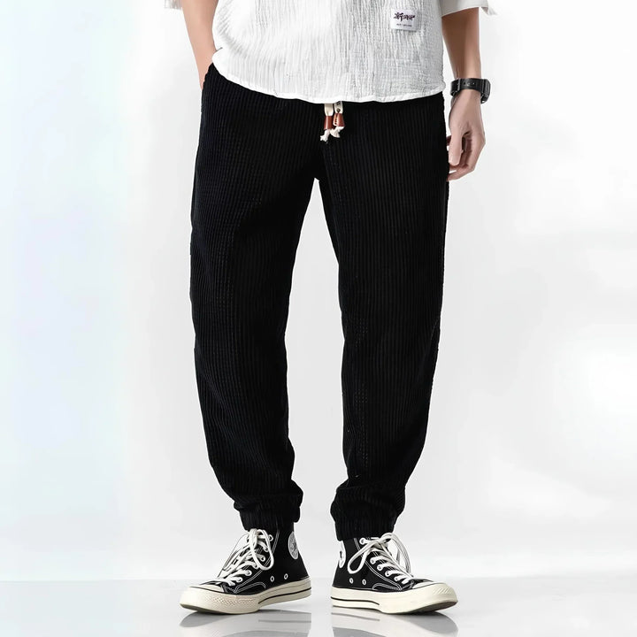 Pantalones confortables para hombre. Tejido suave, diseño moderno y versátil, ideal para el día a día y ocio casual.