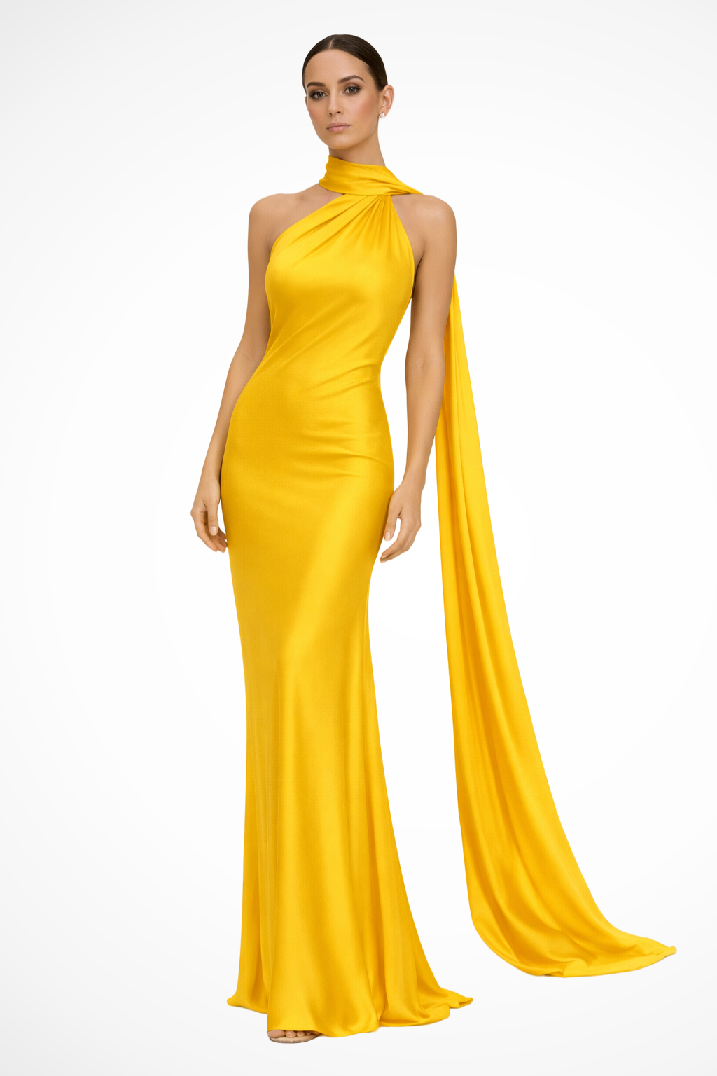 Fluido vestido maxi de mujer con cuello halter, ideal para bodas en la playa o jardín.