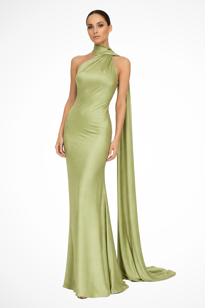 Vestido halter de fiesta para mujer, corte maxi, fluido y fresco para el verano.