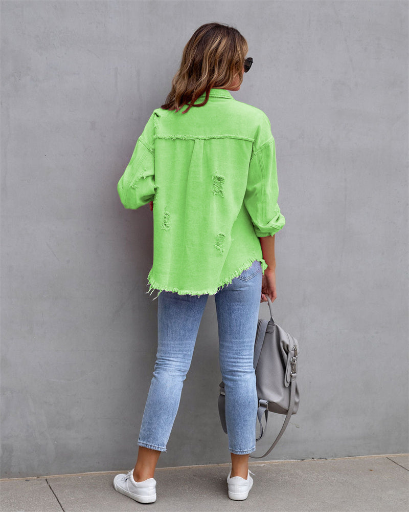 Chaqueta vaquera de mujer, tejido denim colorido, moda fresca de primavera.