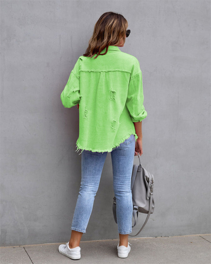 Chaqueta vaquera de mujer, tejido denim colorido, moda fresca de primavera.