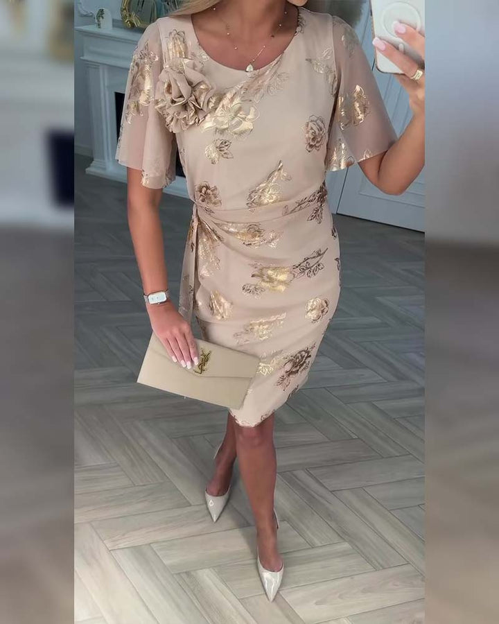 Vestido de mujer entallado con estampado floral beige, perfecto para ocasiones especiales y moda femenina elegante.