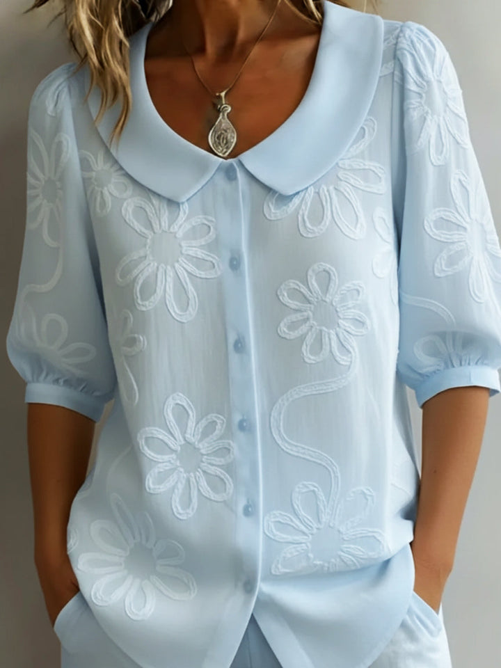 Blusa floral de mujer, patrón vibrante para un look casual de verano. Confort natural y transpirable.
