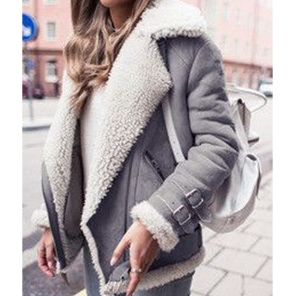 Estilosa chaqueta de invierno para mujer talla grande. Diseño moderno, gruesa y cómoda.