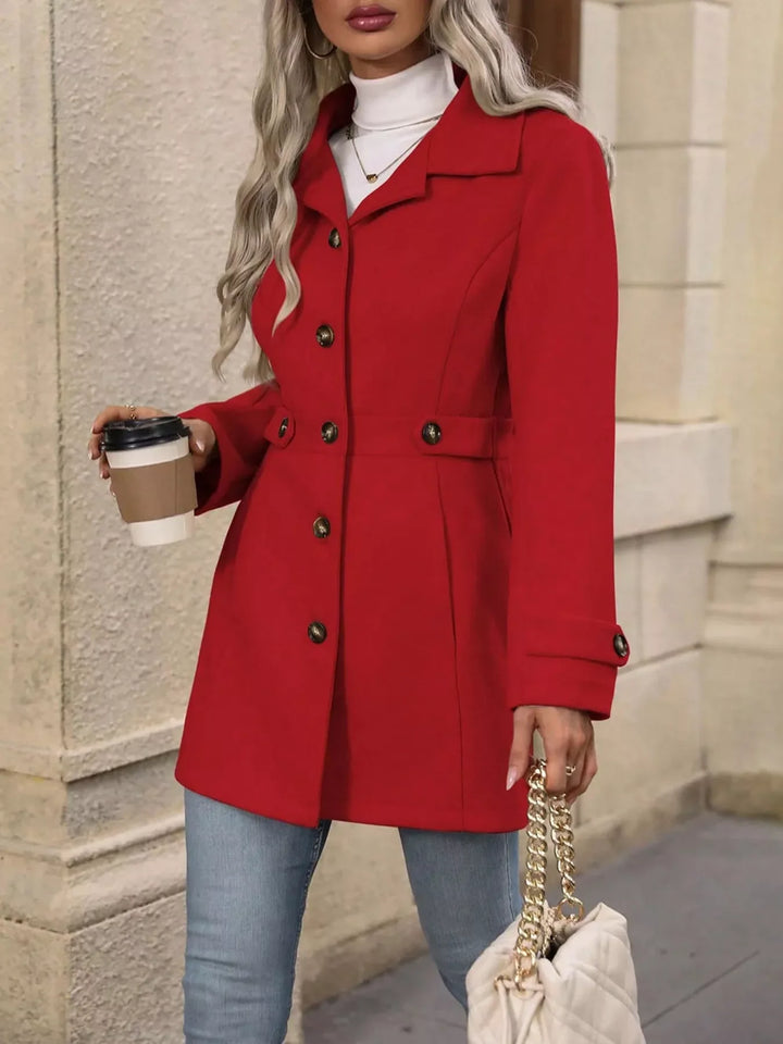 Chaqueta versátil de mujer, casual con botones y manga larga, ideal para entretiempo.