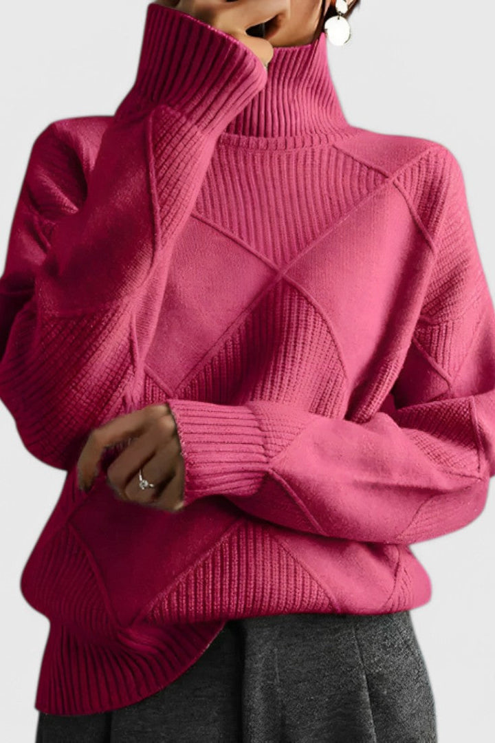 Mujer luciendo jersey de punto con cuello alto, diseño atemporal, comodidad perfecta para el frío.