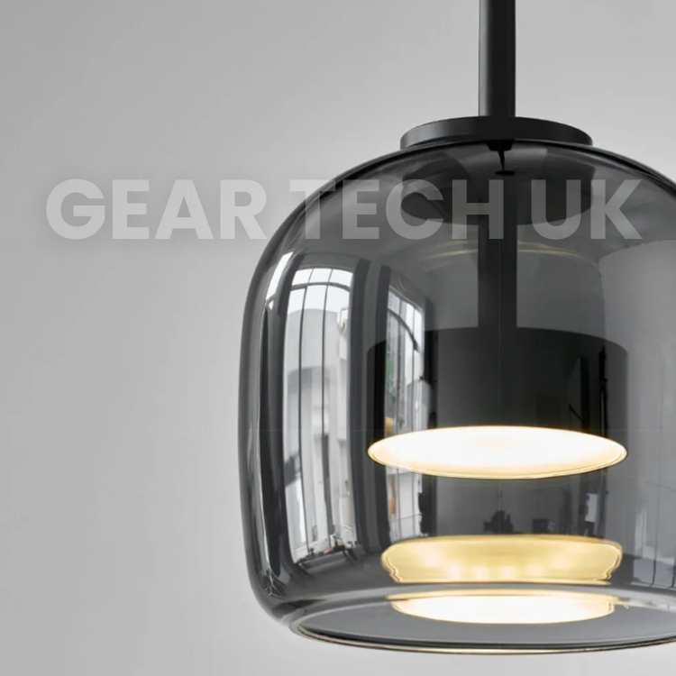 Elegante lámpara colgante de vidrio negro. Diseño minimalista nórdico para interiores.