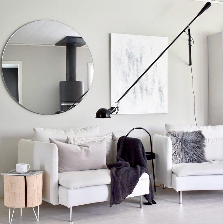 Lámpara de pared ajustable estilo industrial, blanco, para decoración e iluminación práctica.