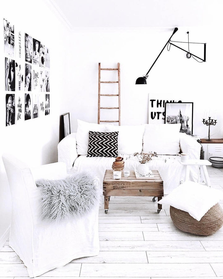 Lámpara de pared industrial ajustable negra, diseño elegante para cualquier estilo de decoración.