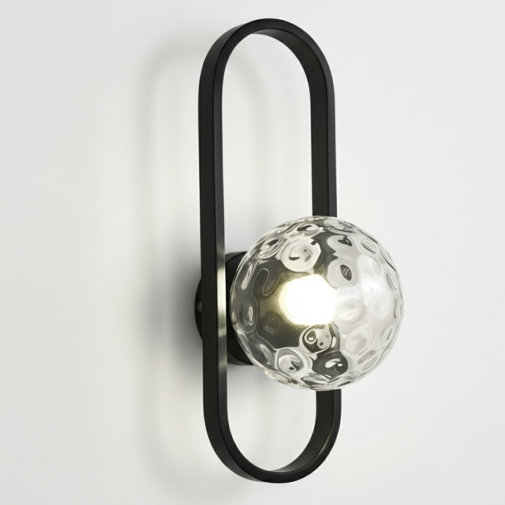 Iluminación interior con aplique de vidrio. Luminaria LED moderna para estilo contemporáneo.
