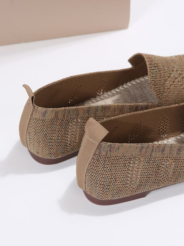 Par de zapatillas mocasín ortopédicas mujer. Diseño ligero y cómodo para uso diario, con estilo casual.