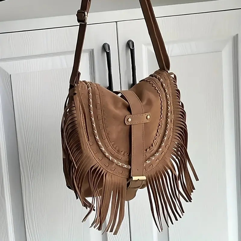 Bolso de hombro de ante marrón para mujer, estilo bohemio chic y elegante.