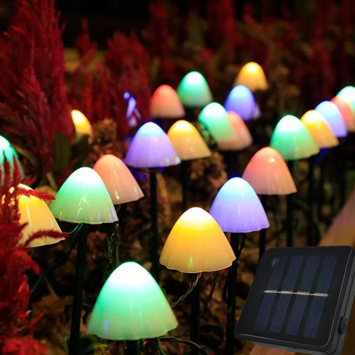 Cadena de luces solares LED de hongo, ideales para el ambiente nocturno del jardín.