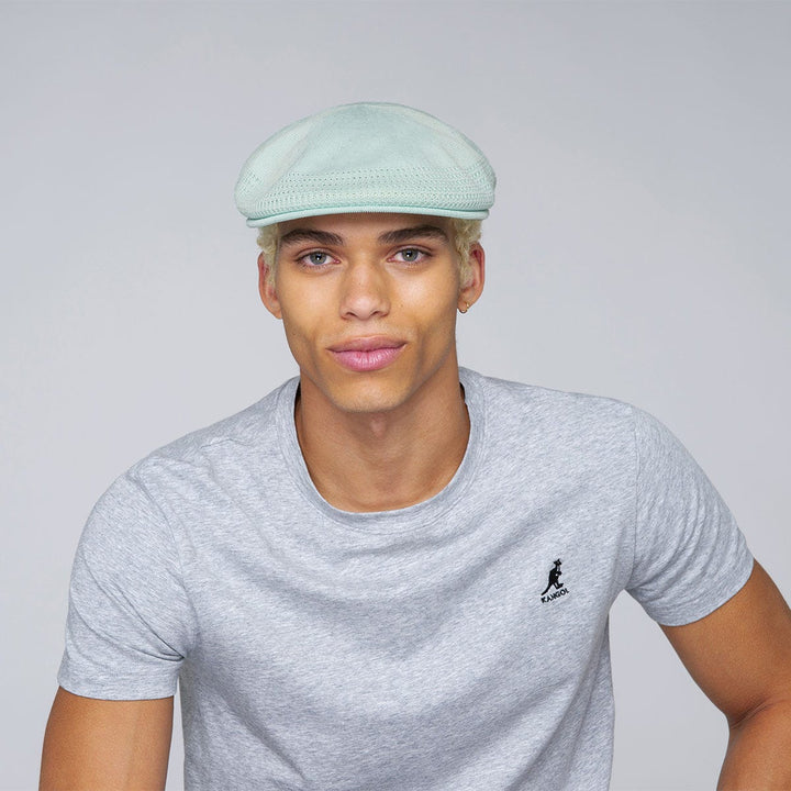 Gorra Plana Ventair 504 en azul cielo, perfecta para hombre. Estilo clásico, ligera y fresca.