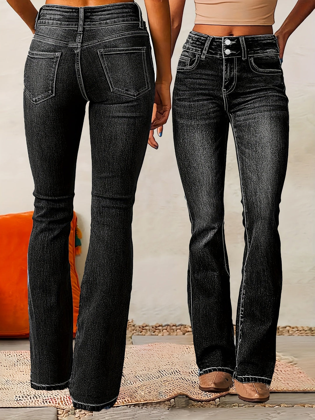 Vaqueros de mujer acampanados con cintura alta y detalle de doble botón frontal. Denim moderno y retro.