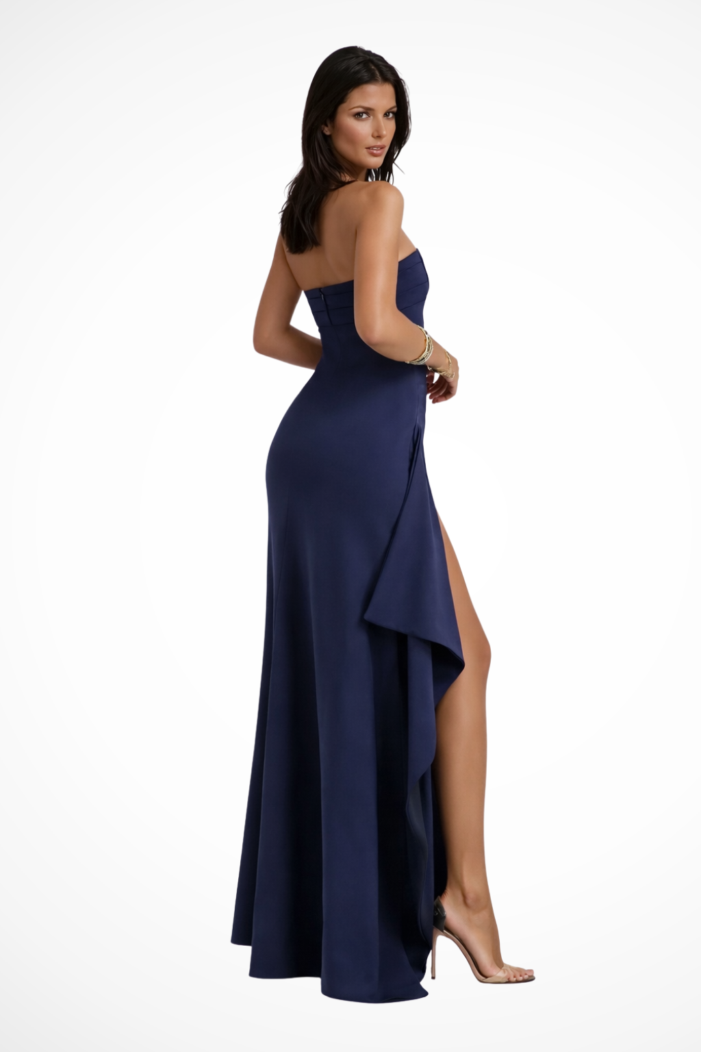 Vestido para boda de mujer, maxi y sin mangas, destacando una seductora abertura lateral. Moda elegante.