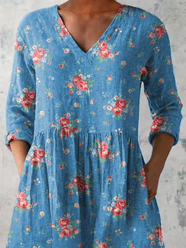 Camisa larga azul de cuello V para mujer, estilo fluido y vintage. Perfecta para moda de verano transpirable.