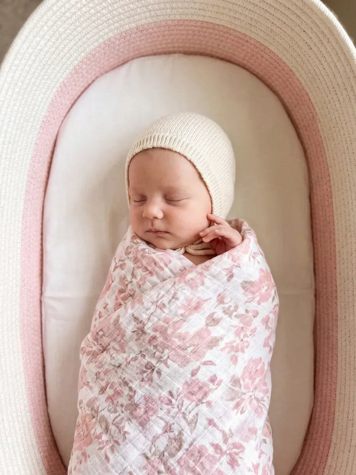 Cesta cambiador para guardería, rose poudré/ecru, tejida, organiza y decora el espacio del bebé.