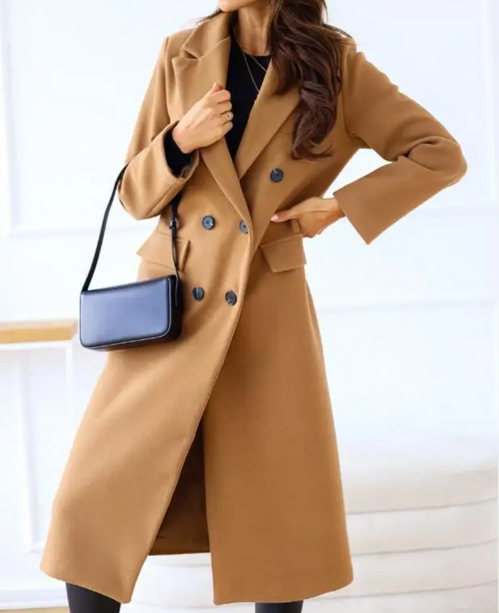 Abrigo largo clásico, doble botonadura, elegante para mujer, ideal para días fríos.