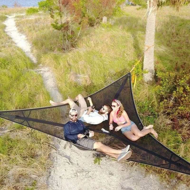 Hamaca grande de poliéster para camping. Ideal para múltiples personas, viajes y aventura al aire libre.