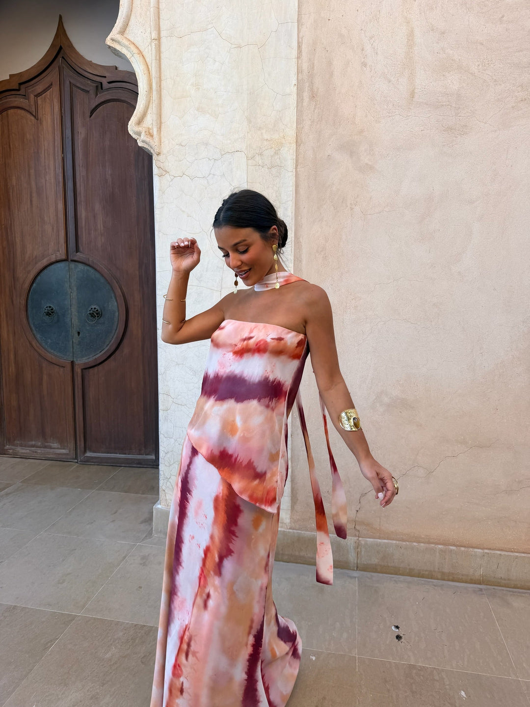 Vestido elegante de mujer para bodas y eventos especiales, ideal para invitadas con estilo chic.